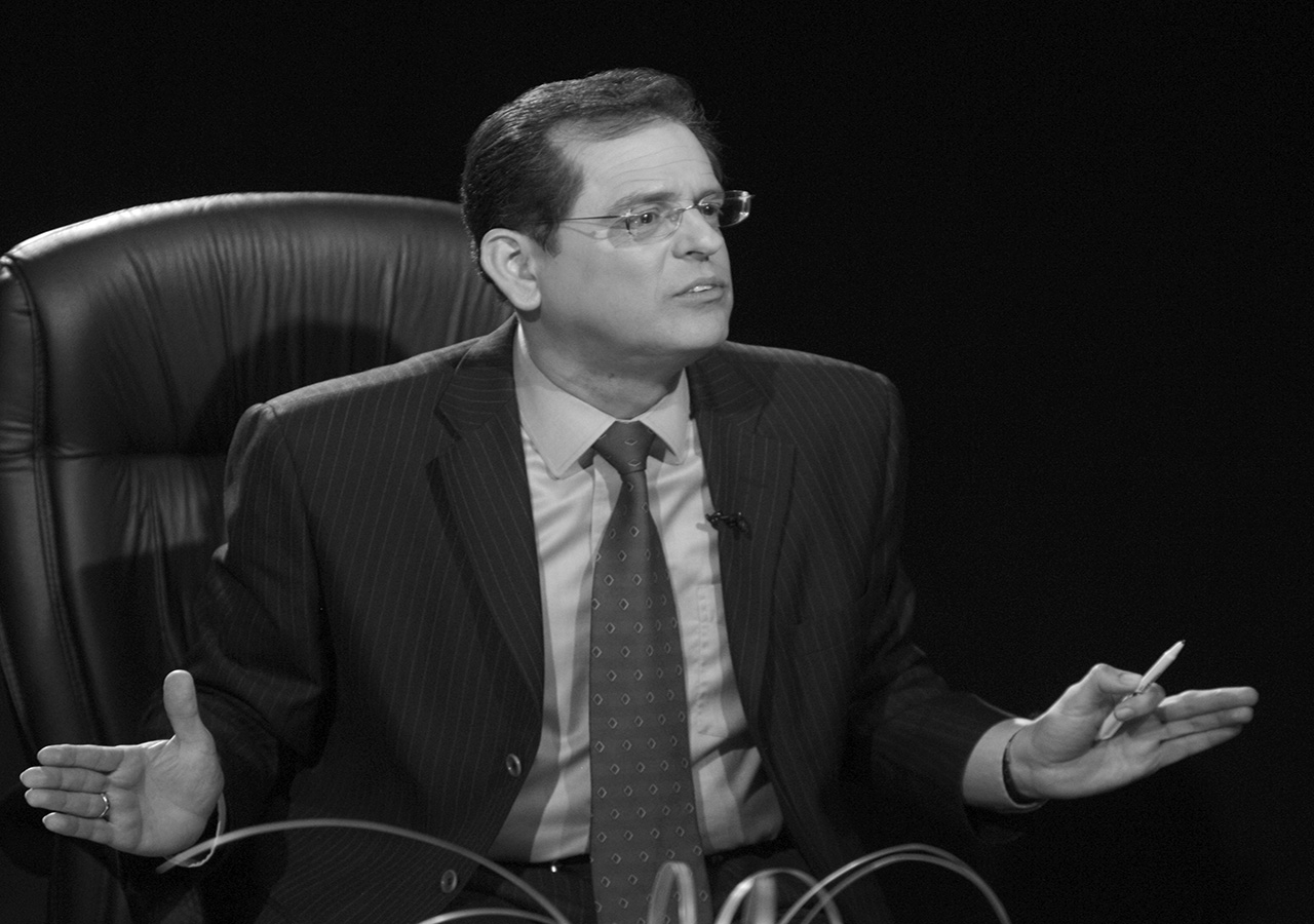 Carlos Rabascall durante una de sus entrevista en los medios públicos del gobierno de Rafael Correa.