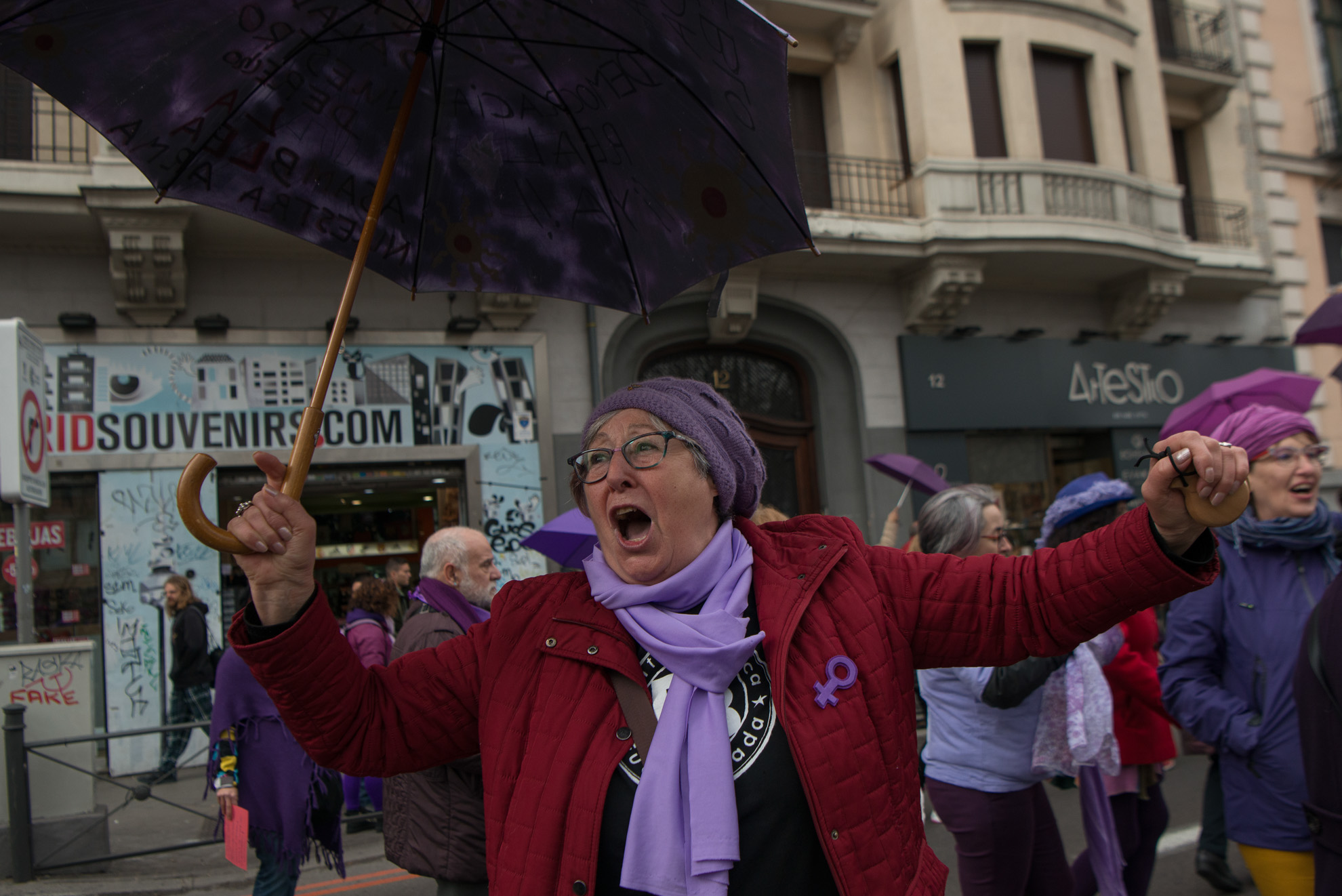 feministas protestan durante la marcha 8F.