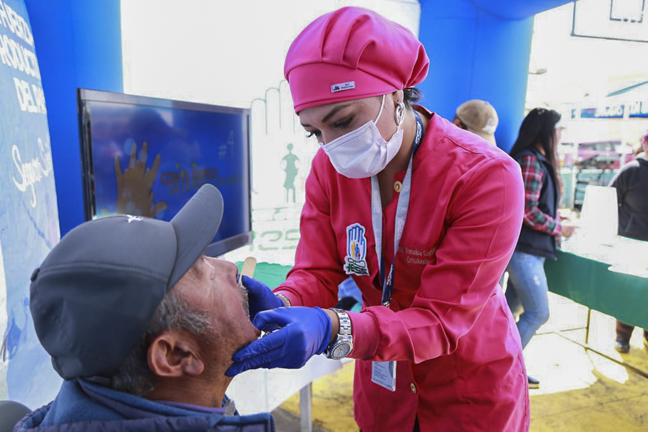 El Contagio de ser parte del sistema de la salud social en el  mundo: Una historia que podría ser la historia de los profesionales del sistema sanitario mundial