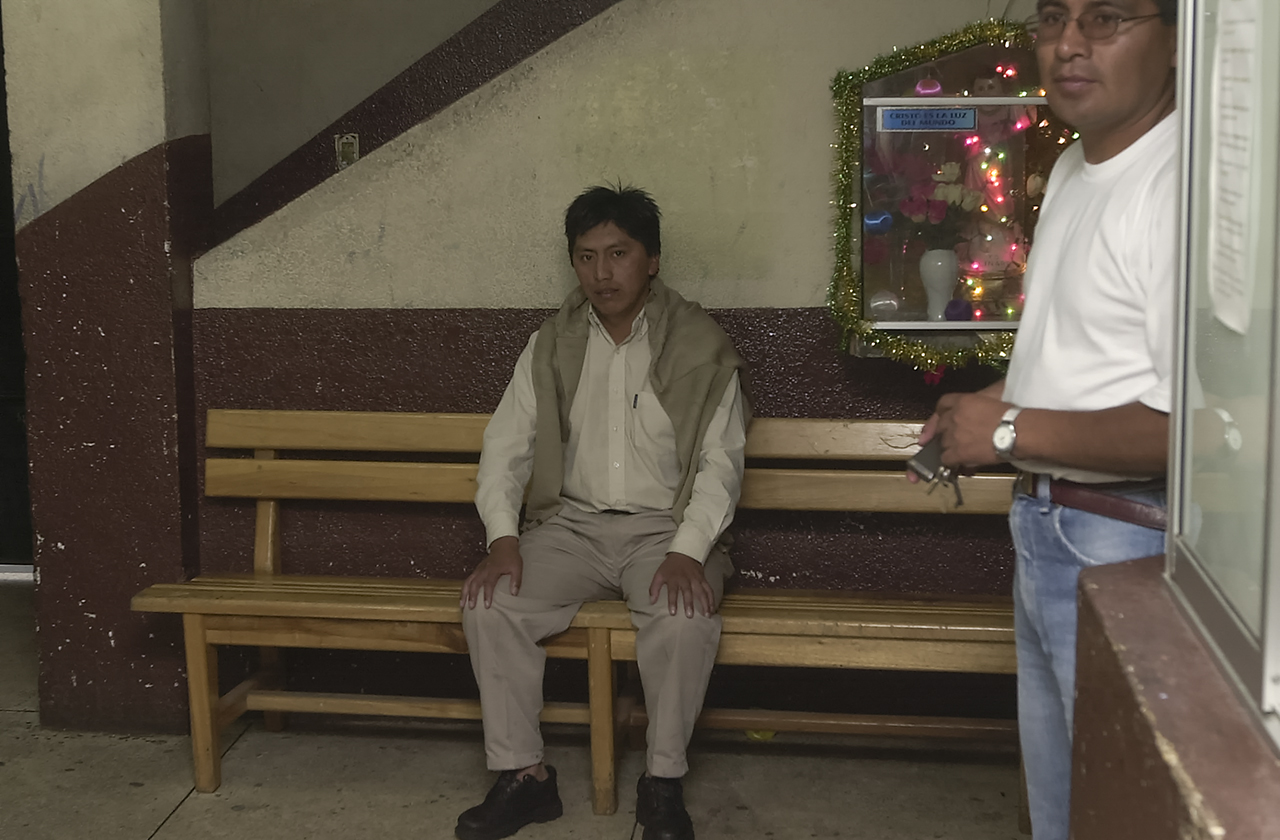 Humberto Cholango durante su presidencia en la ECUARUNARI fue apresado por el gobierno de Lucio Gutiérrez en el 2003.