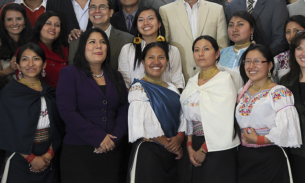 En abril del 2012 las diplomáticas indígenas Ñusta Maldonado, Edith Pino, Martha Santillán, Verónica Barahona, Verónica Muenala y aparece medio cuerpo: Tamara Live, fueron retratadas en un protagonismo de la Mujer Indígena por Xavier Granja C
